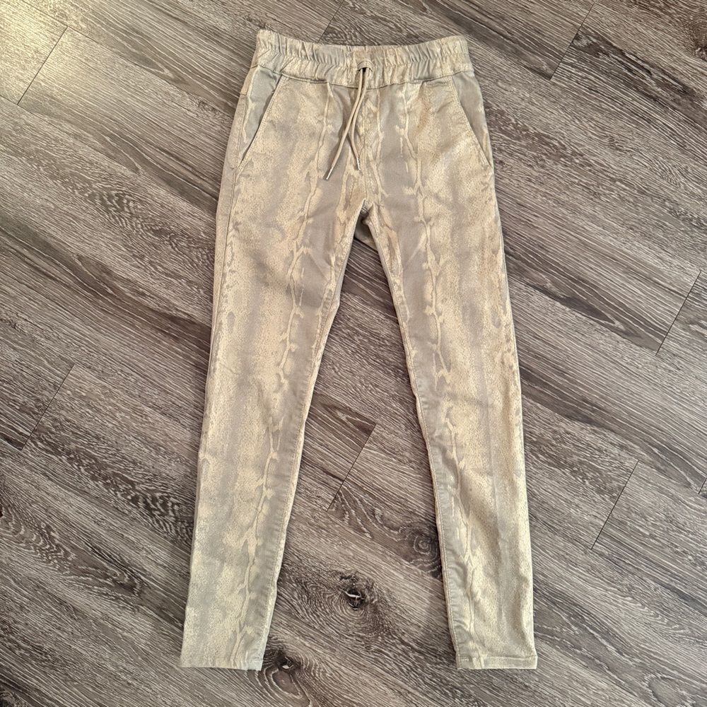 Bevy Flog Shely Hidden Sand Cobra New